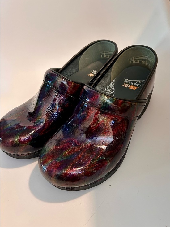 Dansko Shoes - Dansko non-slip Multicolor Patent Shimmer Clogs